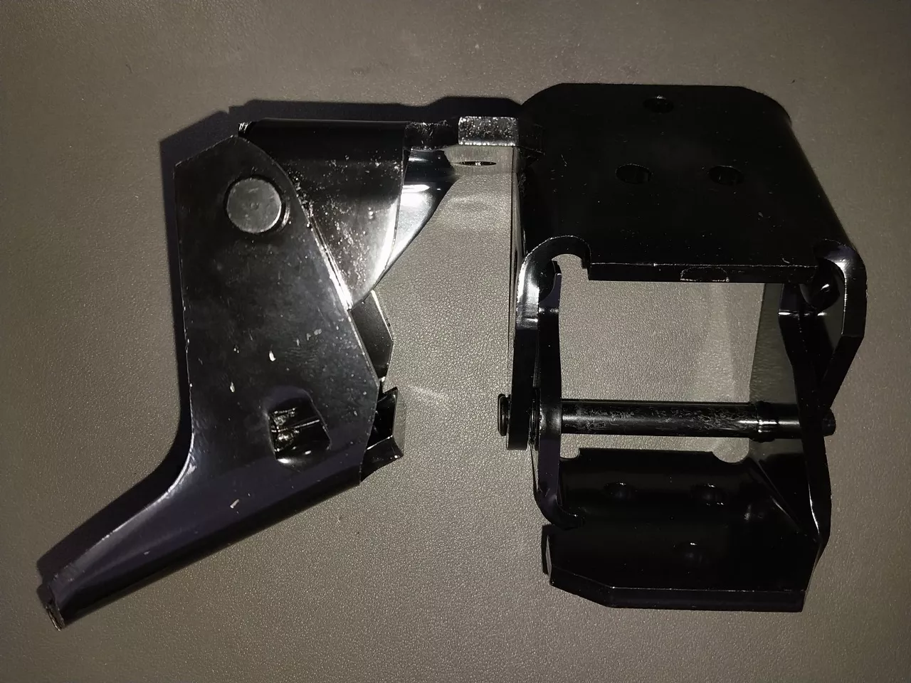 KPP8504 Reproduction Upper & Lower Door Hinge Set For 1986–1987 GM Models.